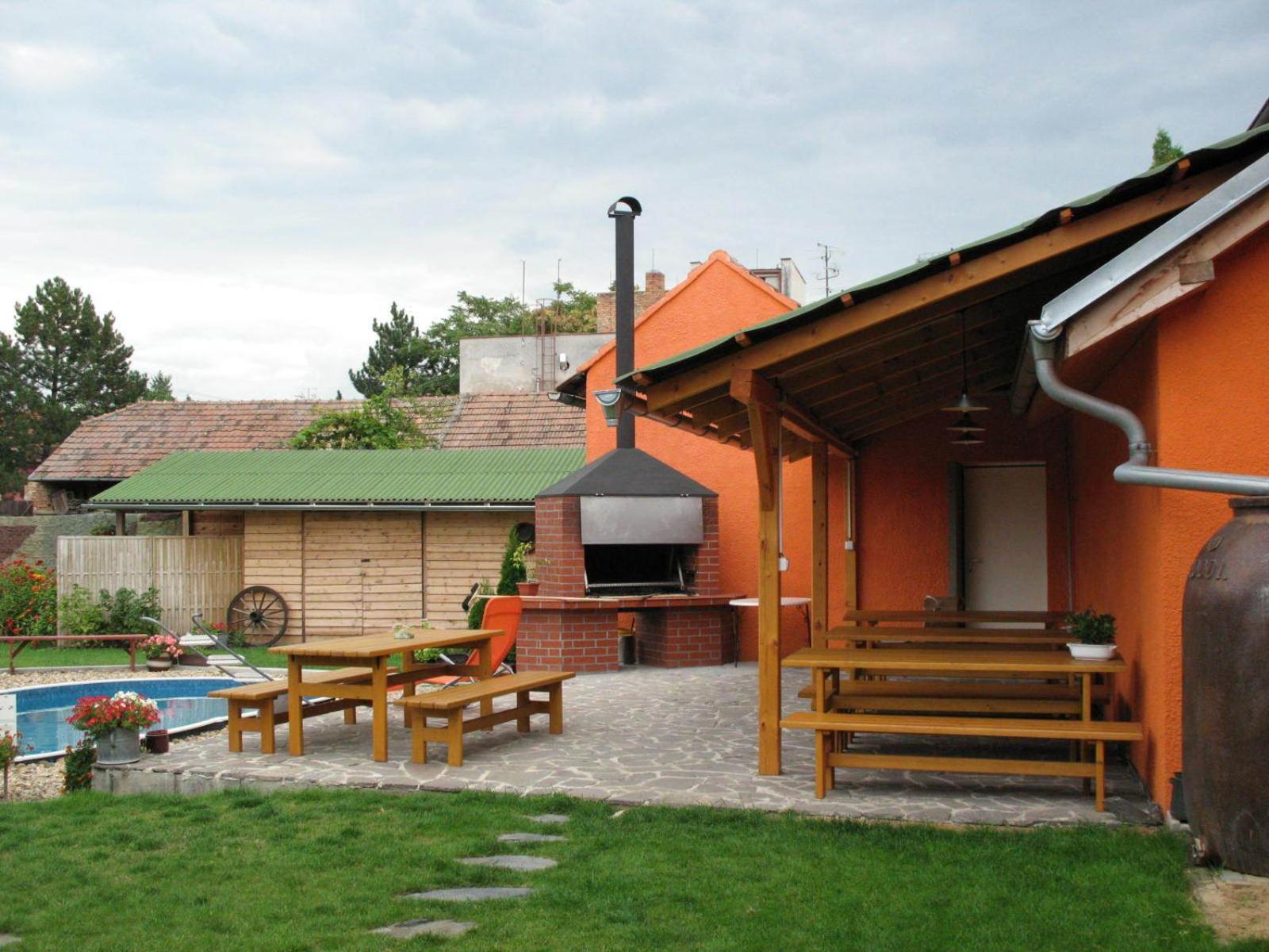 Penzion A Restaurace U Hroznu Velke Bilovice ภายนอก รูปภาพ