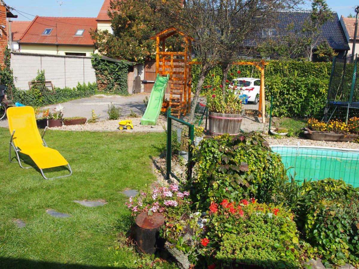 Penzion A Restaurace U Hroznu Velke Bilovice ภายนอก รูปภาพ