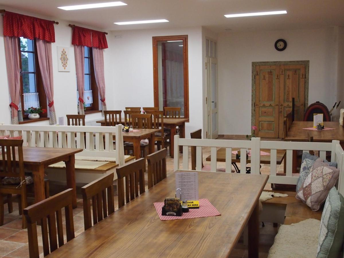 Penzion A Restaurace U Hroznu Velke Bilovice ภายนอก รูปภาพ